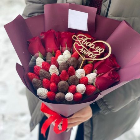 № 228. Букет из клубники в шоколаде и роз