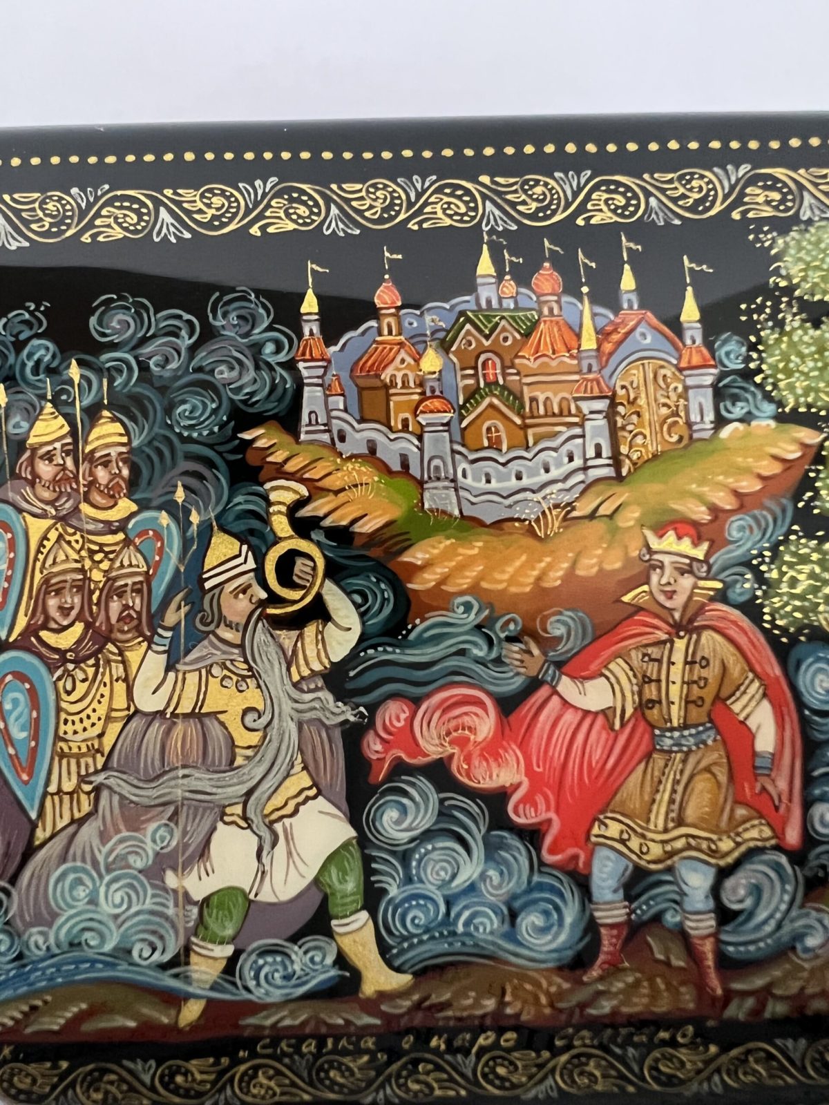 № 104G. Шкатулка лаковая миниатюра « Сказка о Царе Салтане» Палех Авторская Ручная роспись (Размер: 8,5*6,5*4,5 см) — изображение 3