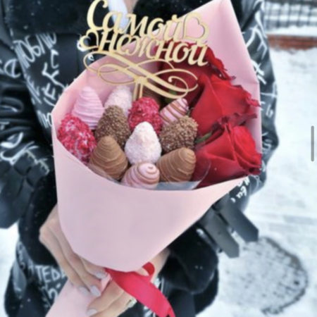 № 312. Букет из клубники в шоколаде и роз